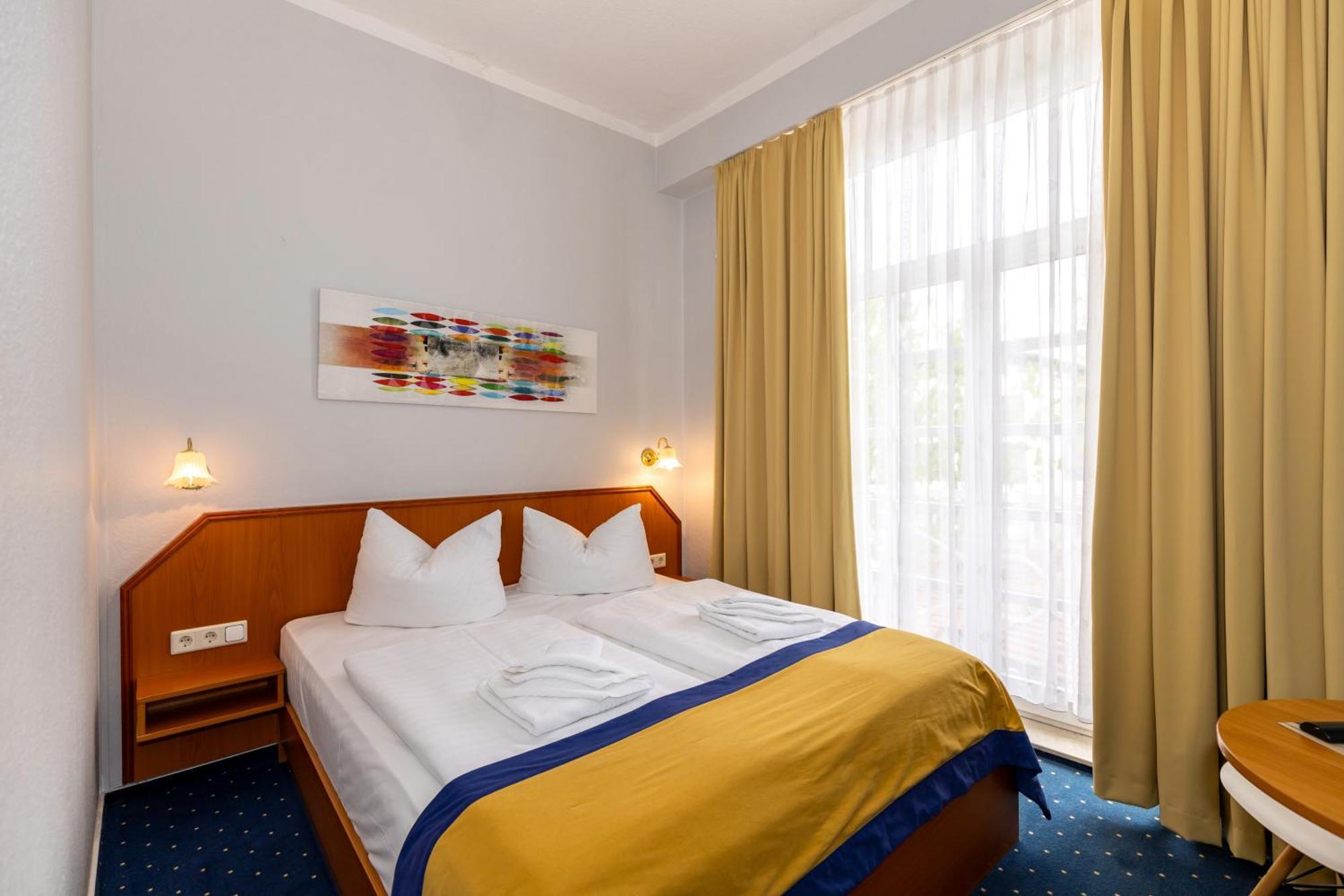 Hotel Zur Traube Ostseebad Kühlungsborn Exteriör bild