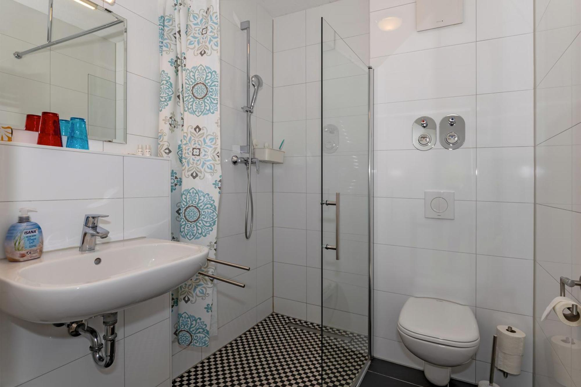 Hotel Zur Traube Ostseebad Kühlungsborn Exteriör bild