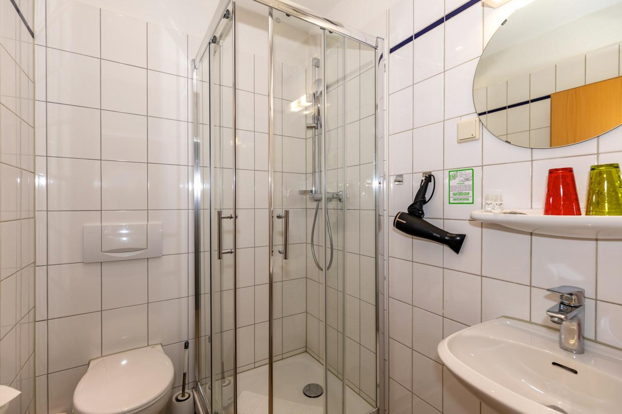 Hotel Zur Traube Ostseebad Kühlungsborn Exteriör bild